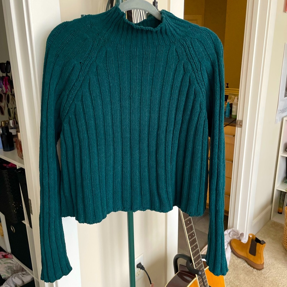 Cute AE Cropped Mock Neck Sweater